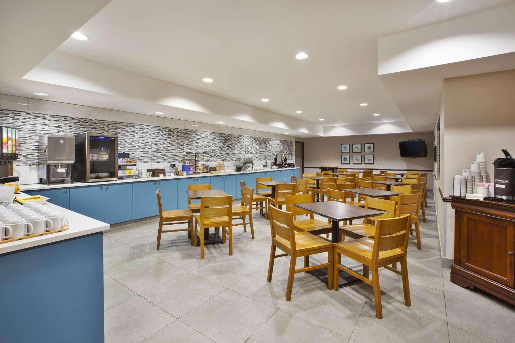 Country Inn & Suites By Radisson, Big Rapids, Mi Εξωτερικό φωτογραφία