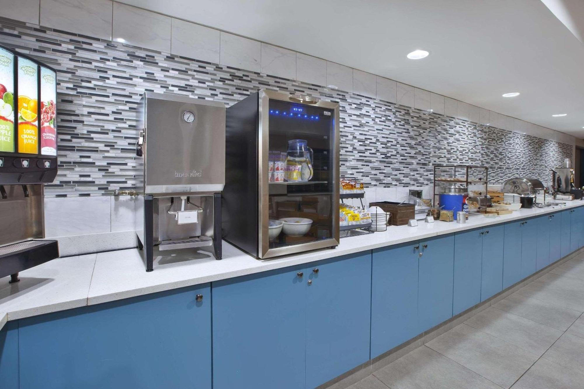 Country Inn & Suites By Radisson, Big Rapids, Mi Εξωτερικό φωτογραφία