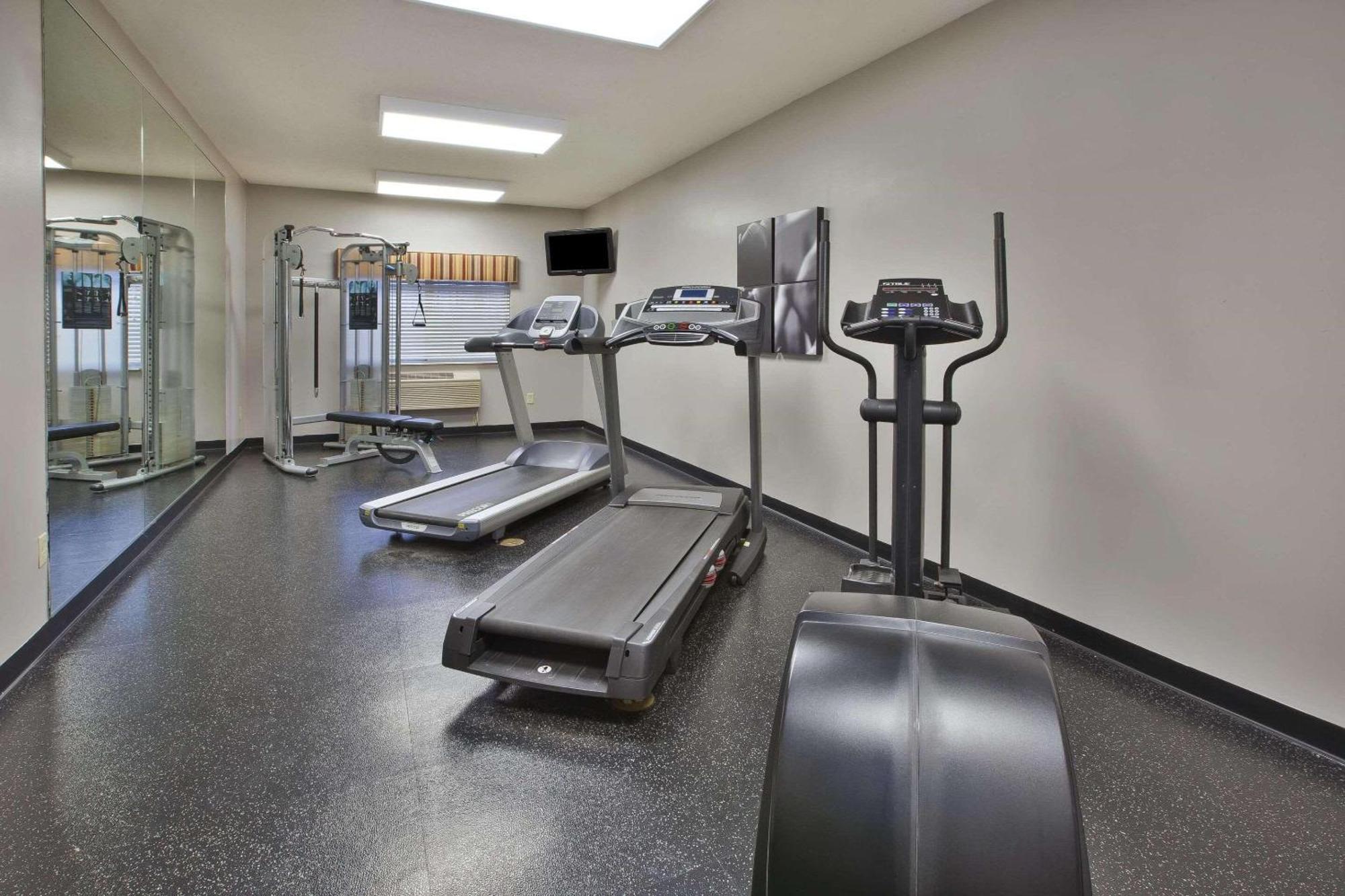 Country Inn & Suites By Radisson, Big Rapids, Mi Εξωτερικό φωτογραφία
